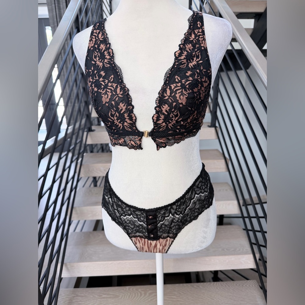 Black and Gold Lace Front-Closure Bralette & Lace Panties Set size S